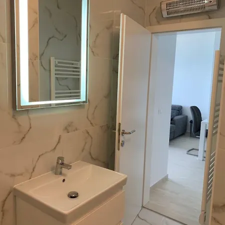 Sun Apartment *